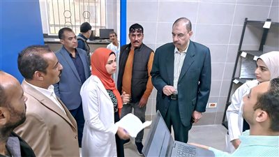 محافظ سوهاج يتفقد مستوى الخدمات المقدمة للمواطنين بمدينة دارالسلام (صور) 