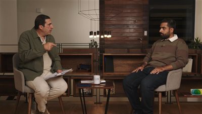  عمرو خالد يوضح كيف واجه النبي أبشع تهمة يمكن أن يواجهها رجل وتعامل مع مروجيها؟ (فيديو)