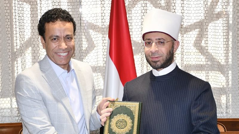 وزير الأوقاف يكرِّم
