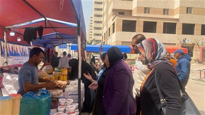 رئيس حي غرب بالإسكندرية تشهد اليوم الأول لسوق اليوم الواحد في بشاير الخير 