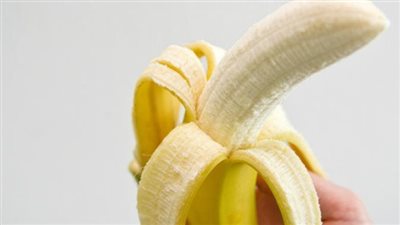 فوائد الموز، يقوي المناعة ويعزز صحة الجهاز الهضمي 