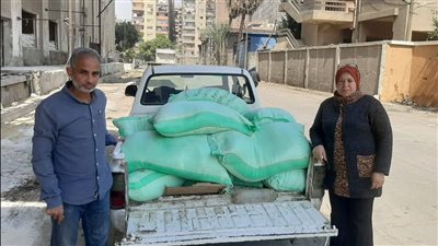 ضبط 18 جوال دقيق بلدي و158 علبة سجائر مهربة في حملة تموينية بالهرم (صور)