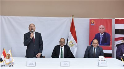 وزير العمل ومحافظ القاهرة يُسلمان عقود عمل جديدة لذوي الهمم