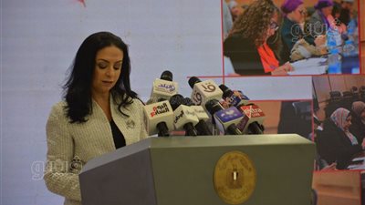 طردوها من منزل وهي حامل، أرملة سوهاجية تفوز بلقب الأم المثالية بعد 20 عامًا من التضحية