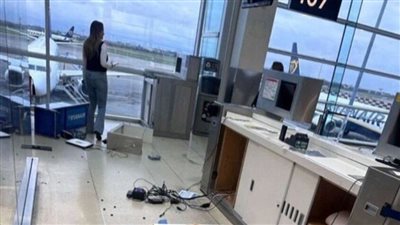 أضرار في حرم المطار بعد تأخر مسافر عن رحلته في أيرلندا