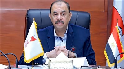 محافظ سوهاج يوجه بتوزيع 20 ألف حقيبة مواد غذائية بمناسبة العيد القومي 