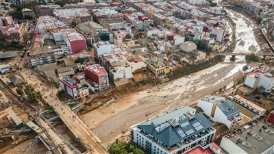الفيضانات تسبب في إغلاق الطرق وإلغاء الدراسة في إسبانيا