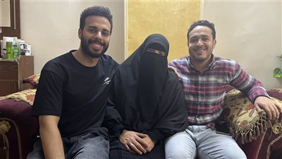 رغم الإعاقة وموت الزوج، منى الشحات الأم المثالية بالبحيرة بعد 17 عاما من المعاناة (بث مباشر)