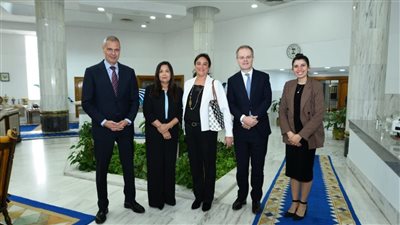 شراكات تجارية وحلول تمويل.. مباحثات بين مصر للطيران والسفارة البريطانية