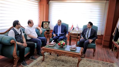 محافظ سوهاج يناقش مع نائب وزير الصحة سبل تطوير المنظومة الطبية