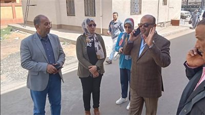 سكرتير عام مساعد دمياط يتابع سير العمل بالمنشآت الصحية والتعليمية