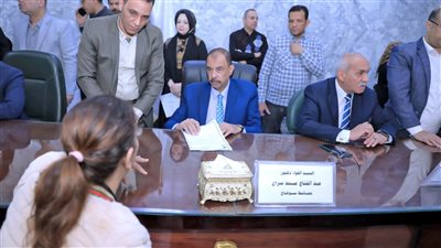 محافظ سوهاج يعقد اللقاء الجماهيري الأسبوعي لبحث مطالب المواطنين وحل مشكلاتهم