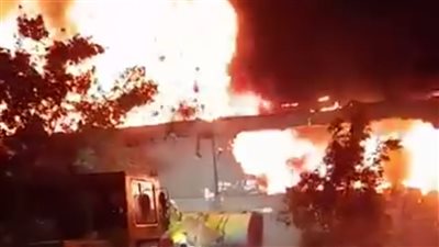  حريق هائل في مخزن للأجهزة الكهربائية قرب محطة كهرباء بني مزار في المنيا (صور) 