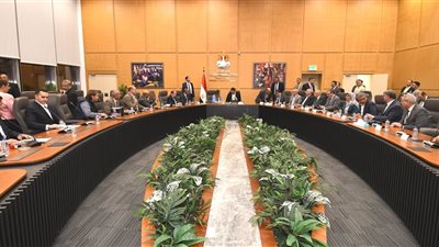 وزير الإسكان يعقد اجتماعه الدوري مع أعضاء مجلسي النواب والشيوخ