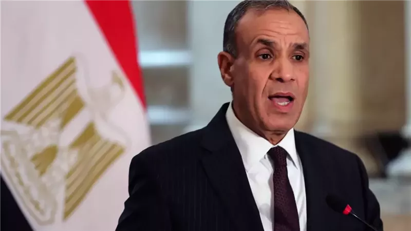 الدكتور بدر عبد العاطى