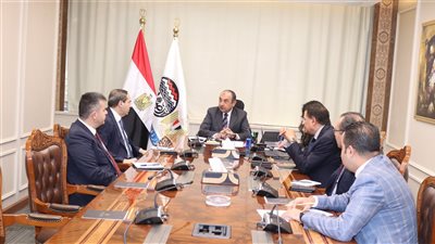 وزير قطاع الأعمال يبحث مع 