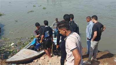 إنقاذ صياد والبحث عن آخر في حادث غرق قارب بأسوان 