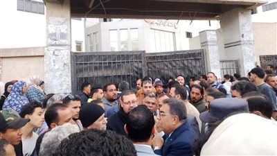 محافظ الدقهلية يتابع حالة مصابي انهيار سقف غرفة دروس الخصوصية بعزبة سمعان