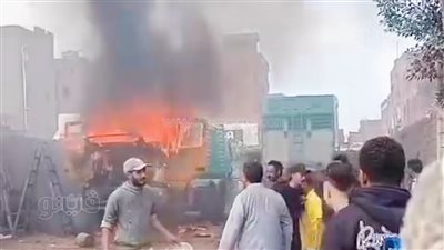 تفحم سيارة نقل داخل ورشة دوكو في الغربية