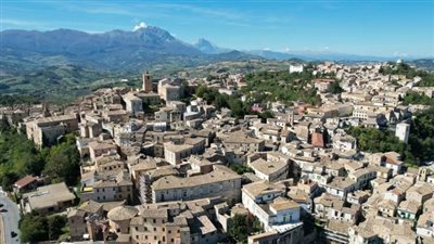 بلدة إيطالية تعرض منازلها للبيع مقابل يورو واحد 