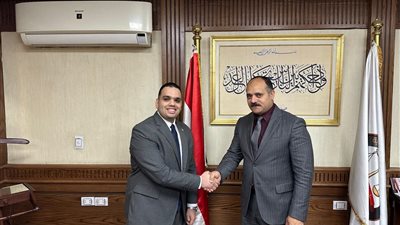 تكريم أحد أعضاء النيابة العامة لتميزه في أداء عمله