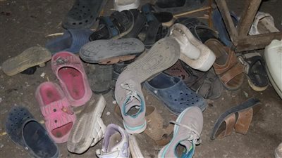 شنط وأحذية آخر ما تبقى من ضحايا سقوط سقف غرفة دروس خصوصية على تلاميذ بالدقهلية (صور) 