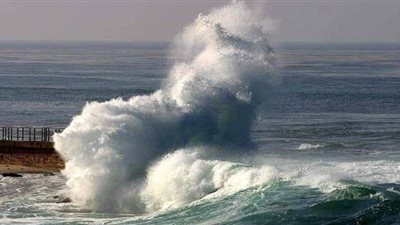 ارتفاع الأمواج 4 أمتار، الأرصاد تحذر من الملاحة في البحر المتوسط غدًا 