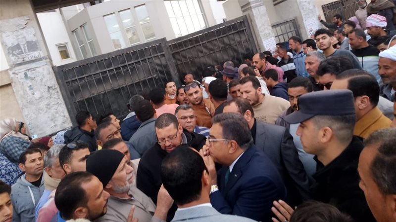 أسر مصابي حادث بني