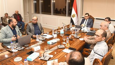 وزير الإسكان يتابع سير العمل بمشروع حدائق 