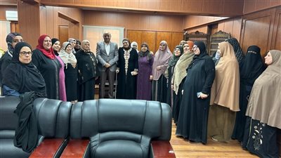 وكيل تعليم الدقهلية يهنئ السيدات بديوان المديرية بمناسبة عيد الأم