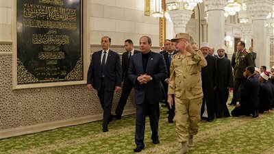 18 صورة ترصد علاقة الرئيس السيسي بالمسجد النبوي ومقامات آل البيت