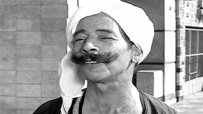 عبد الغني النجدي.. أشهر كومبارس أفلام الأبيض والأسود.. عاصر نجوم السينما المصرية.. صاحب أطرف الإفيهات والقفشات.. وسر علاقته بالمملكة السعودية 