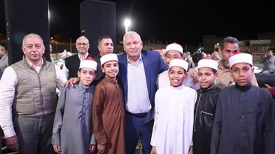 بمليون جنيه ورحلات حج وعمرة، محافظ الوادي الجديد يكرم حفظة القرآن الكريم (صور)