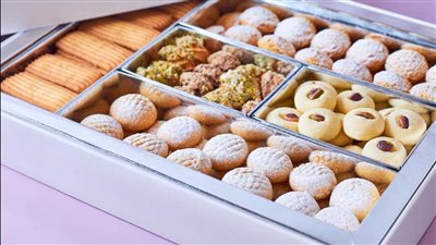 الأغلى بـ 10500 جنيه، الجنون يصيب أسعار علب الكعك والبسكويت في الأسواق