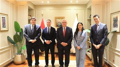 وزير التعليم العالي يبحث مع سفير فرنسا تقديم برامج دراسية تخدم أهداف التنمية