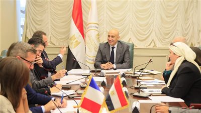 التعليم تناقش خطط إنشاء 100 مدرسة مصرية فرنسية بحلول عام 2030