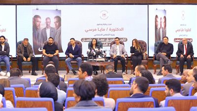 وزيرة التضامن تكرم فريق عمل مسلسل 