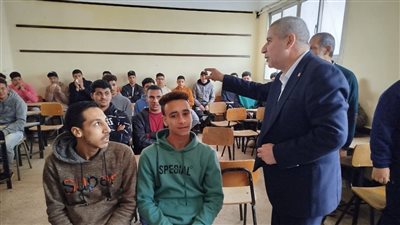 وكيل وزارة التعليم بالشرقية في جولة مفاجئة بمدرسة صلاح سليم شرق الزقازيق