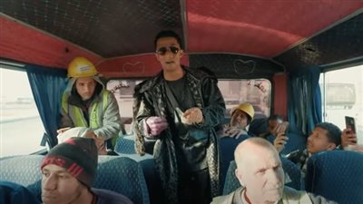 محمد رمضان يفاجئ عمال العاصمة الإدارية ويوزع عليهم أكثر من نصف مليون جنيه (فيديو)