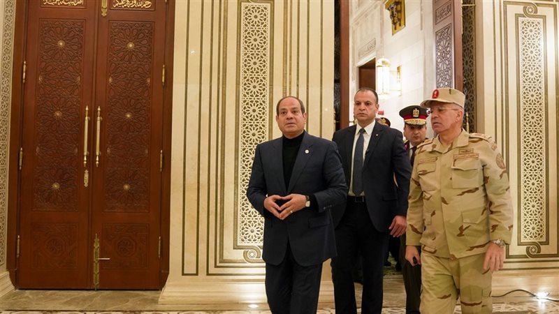 السيسي يتفقد مسجد