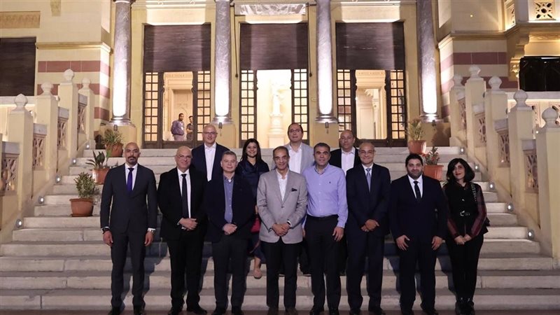 وزير الاتصالات وأعضاء