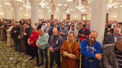 نفيسة العلوم تستقبل المصلين في أول صلاة تراويح بعد إعادة افتتاح وترميم المسجد (صور) 