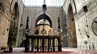 مواقيت الصلاة، موعد أذان العشاء اليوم الجمعة 21 - 3 - 2025 في القاهرة والمحافظات 	