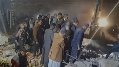 بينهم طفلة، انتشال 3 جثث جديدة من تحت أنقاض عقار أسيوط المنهار (صور)