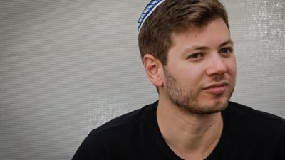 نجل نتنياهو يتهم رونين بار بمحاولة تنفيذ انقلاب في إسرائيل