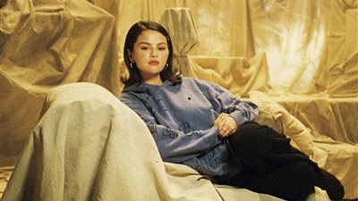 سيلينا جوميز تطرح فيديو كليب أغنية Younger And Hotter Than Me