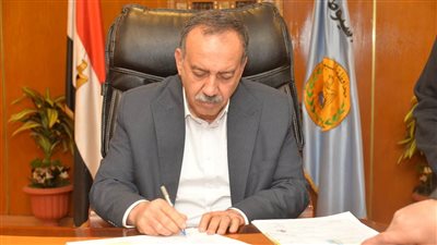 محافظ أسيوط يوجه بإعلان مسابقة الأسرة المثالية الخاصة بذوي الإعاقة