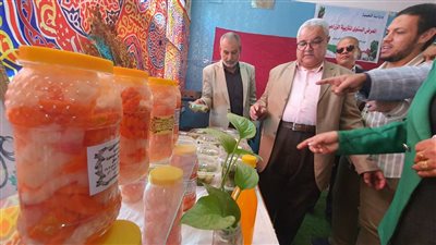 تعليم الأقصر يفتتح معرض منتجات التربية الزراعية بإسنا (صور)