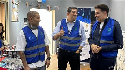 أحمد سعد يشارك في توزيع كراتين رمضان وملابس العيد خلال زيارته لمؤسسة راعي مصر 