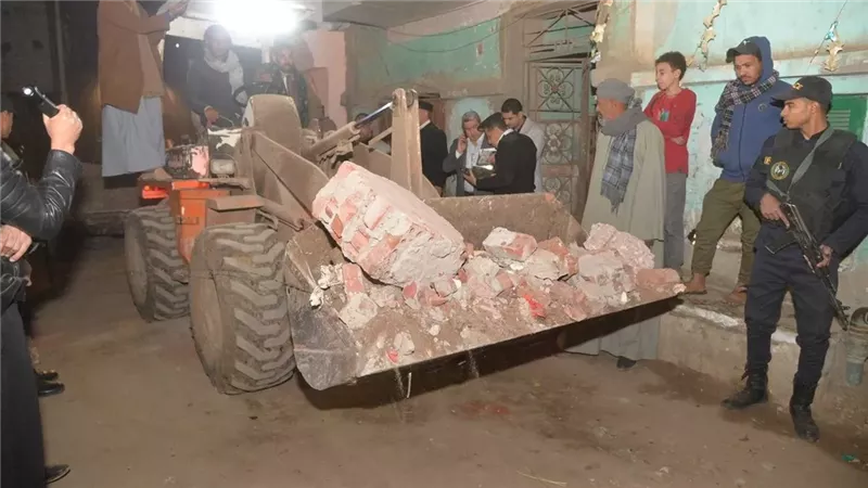 عقار أسيوط المنهار،